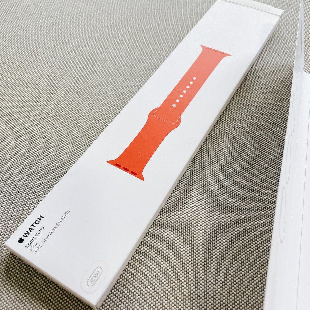 BRAND NEW APPLE WATCH STRAP (ONLY HALF)